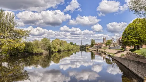 An image depicting the trail Severn Way and its surrounding area.