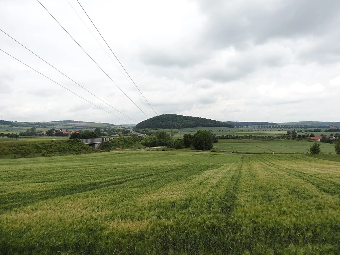 An image depicting the trail Uhdenberg and Schoene Aussicht via Wilhelm-Grote-Weg and Kaiserweg and its surrounding area.