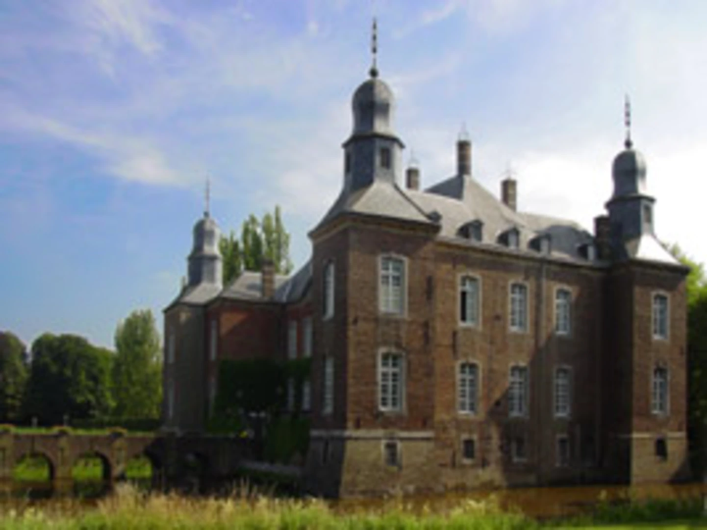 An image depicting the trail Montfort to Swalmen via Hazenpad, Het Sweeltje and Vlinkenbroek and its surrounding area.