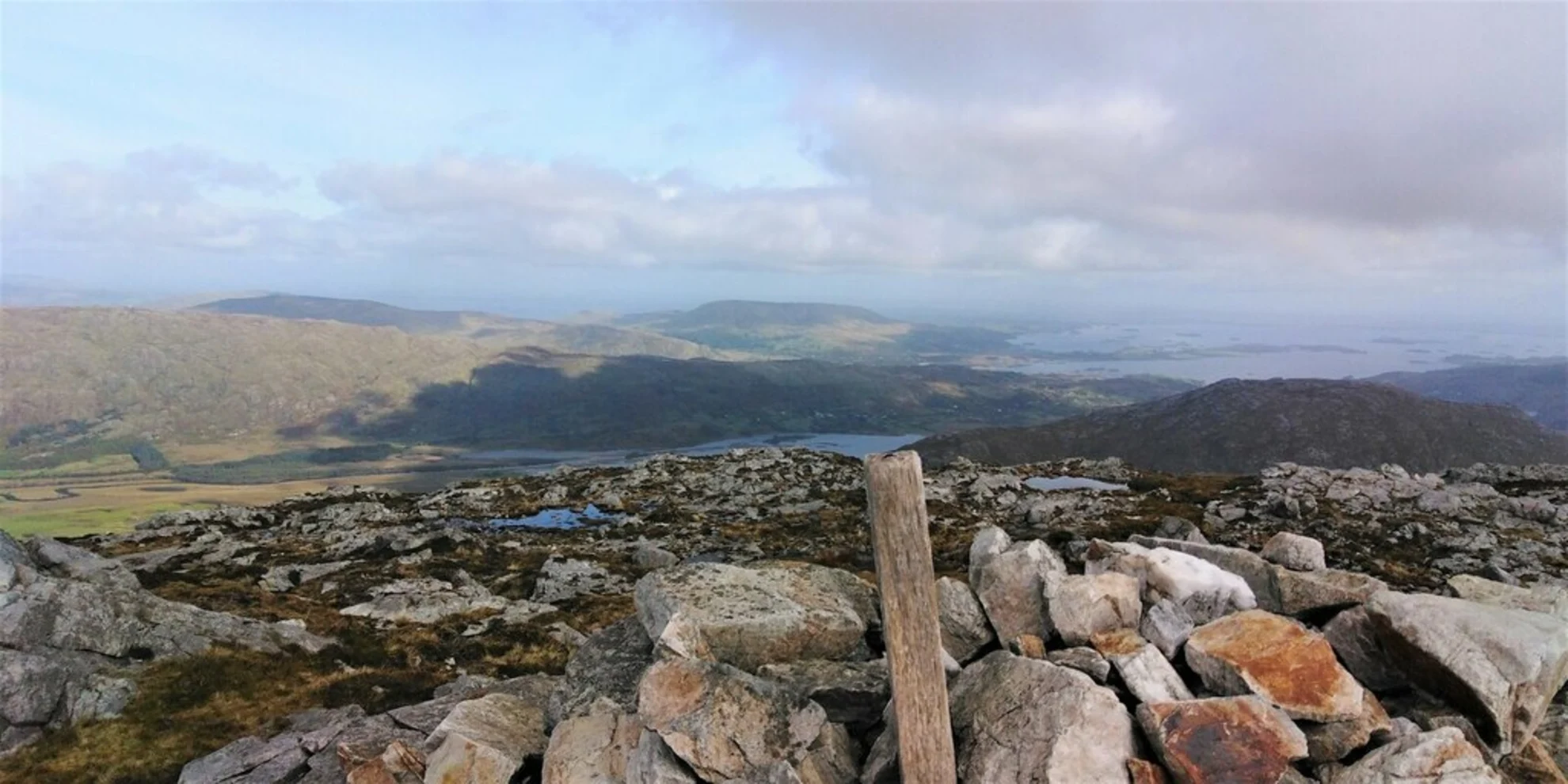 An image depicting the trail Lackavrea Loop via Maunwee Lough and its surrounding area.