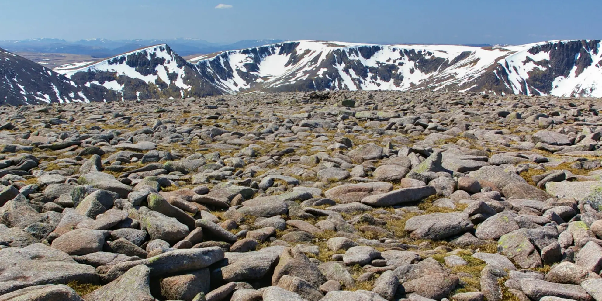 An image depicting the trail Derry Cairngorm from Derry Lodge and its surrounding area.