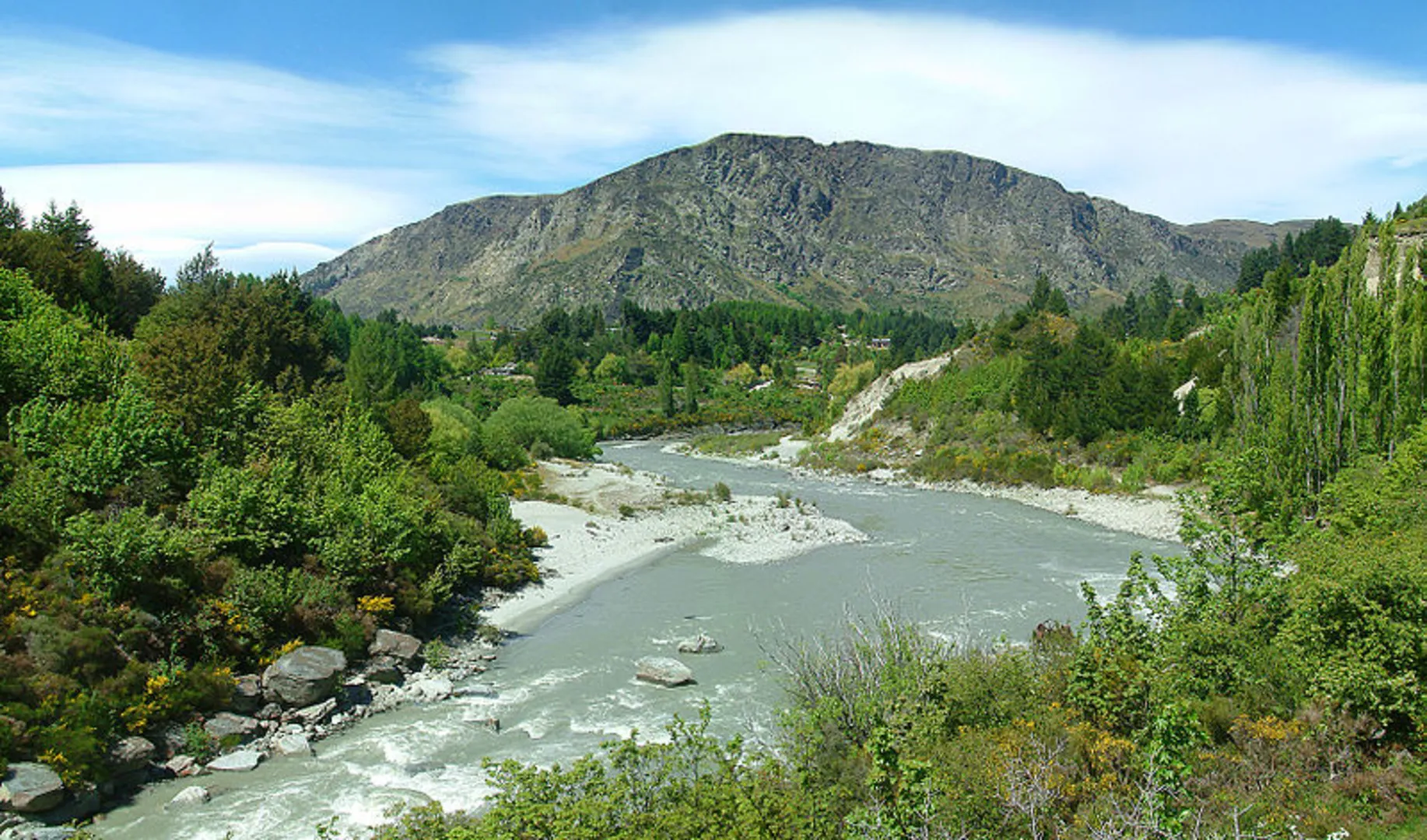 An image depicting the trail Oxenbridge Tunnel Track and its surrounding area.