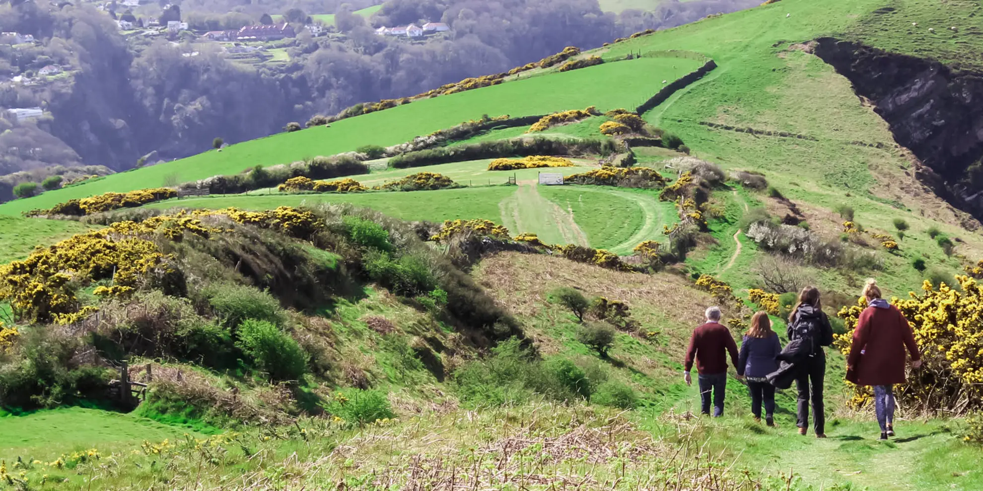 An image depicting the trail Little Hangman Walk and its surrounding area.