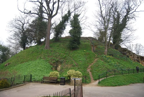 An image depicting the trail Tonbridge Castle Loop and its surrounding area.