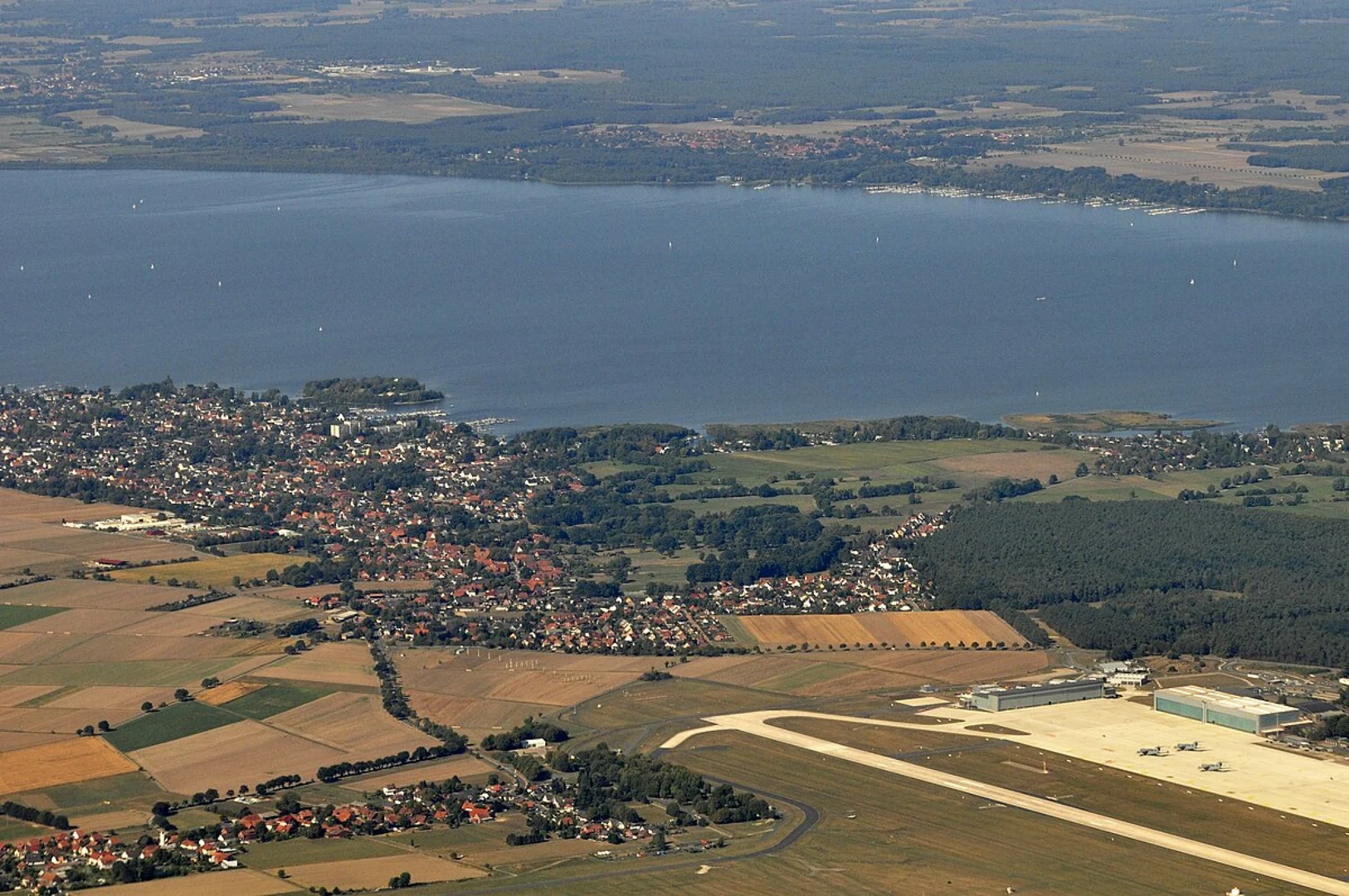 An image depicting the trail Vogeldamm Walk - Steinhuder Meer and its surrounding area.