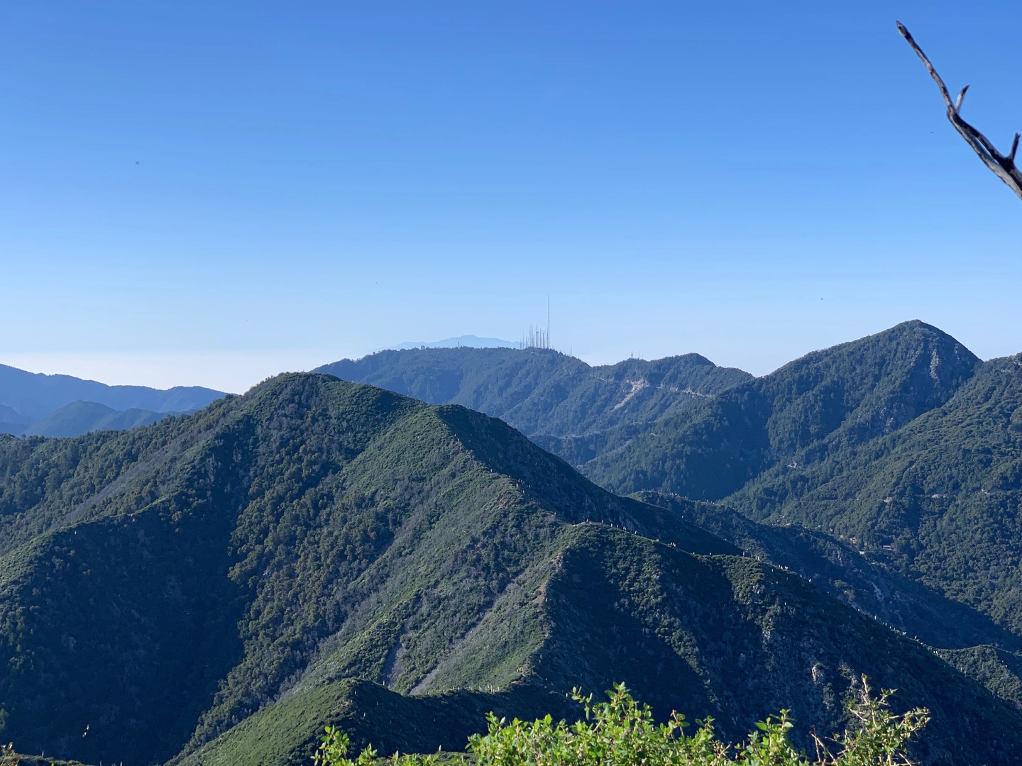 An image depicting the trail Red Box to Angeles Crest Highway via Strawberry Peak Trail and its surrounding area.