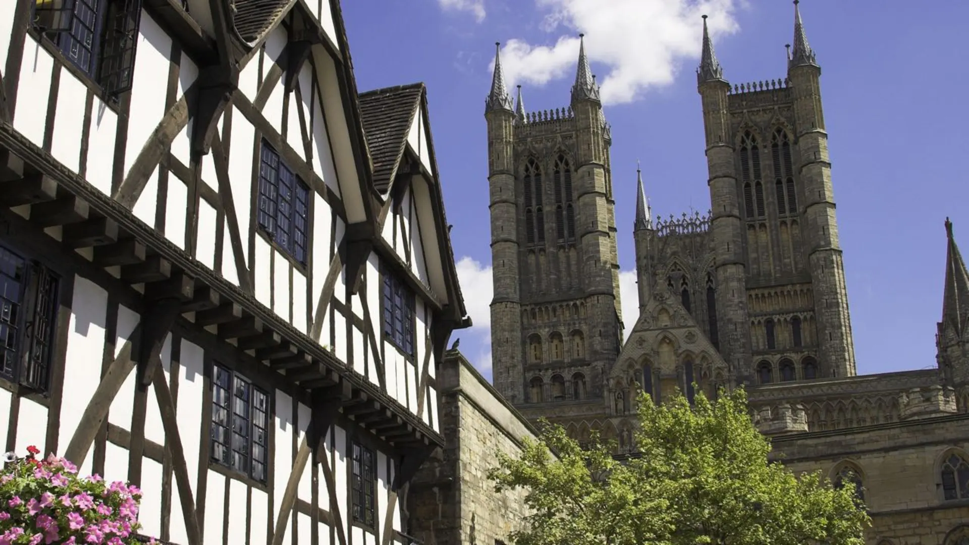 An image depicting the trail Viking Way and its surrounding area.