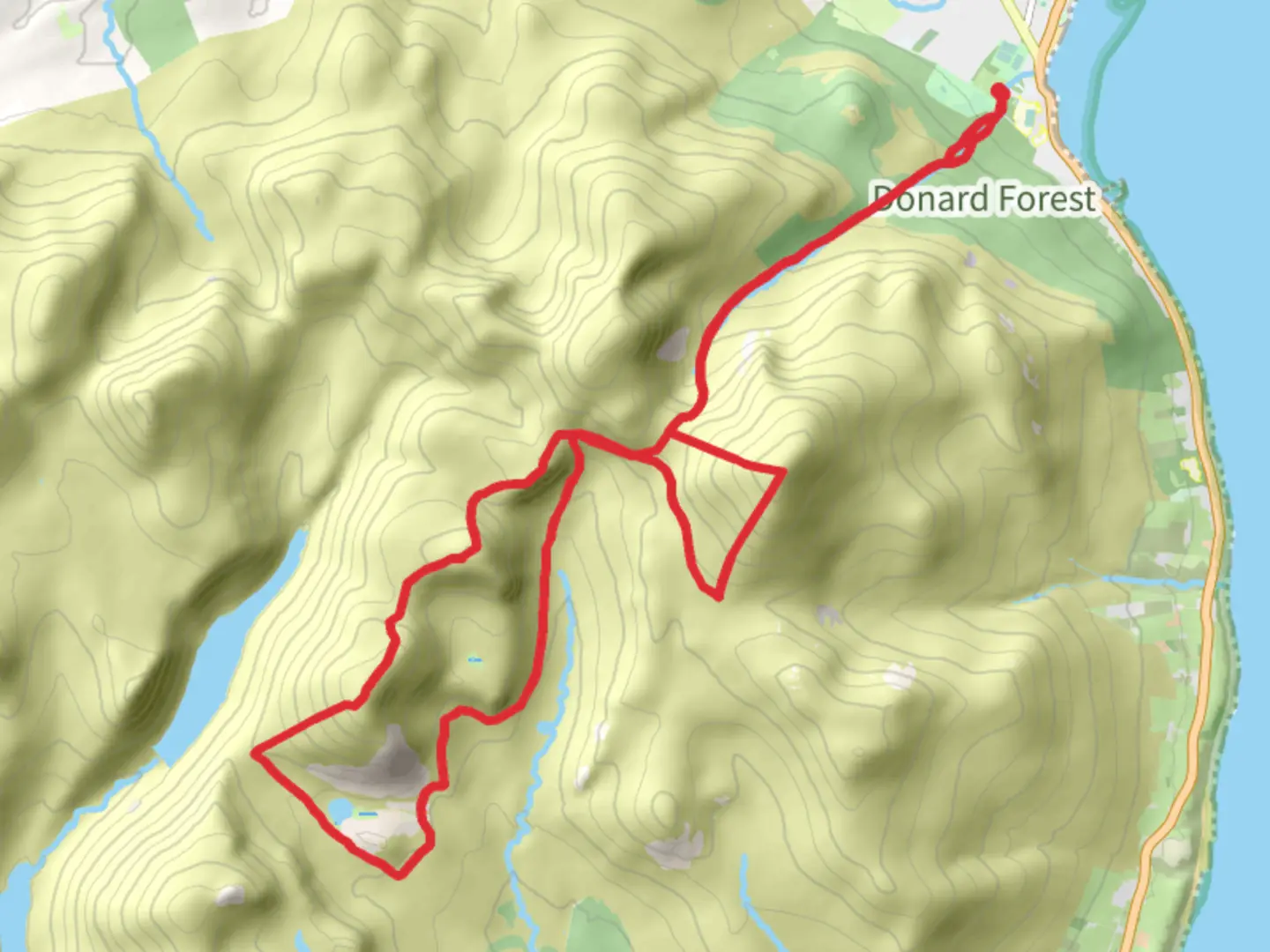An image depicting the trail Slieve Donard - Slievelamagan and its surrounding area.