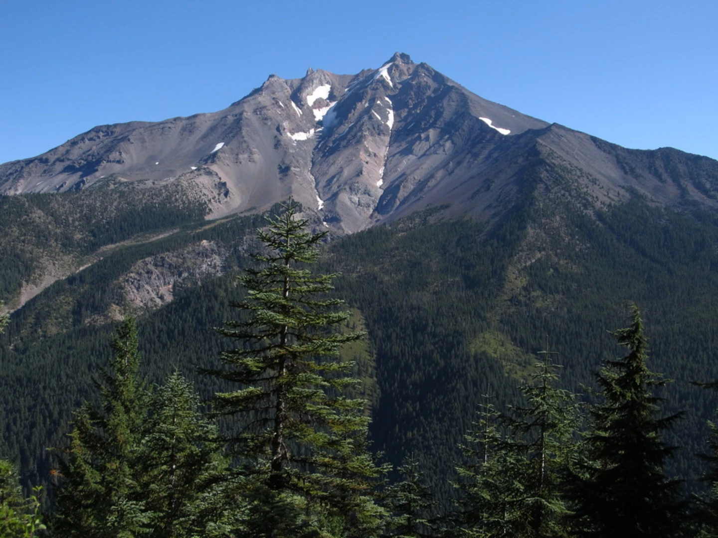 An image depicting the trail Pamelia Lake Trail and its surrounding area.