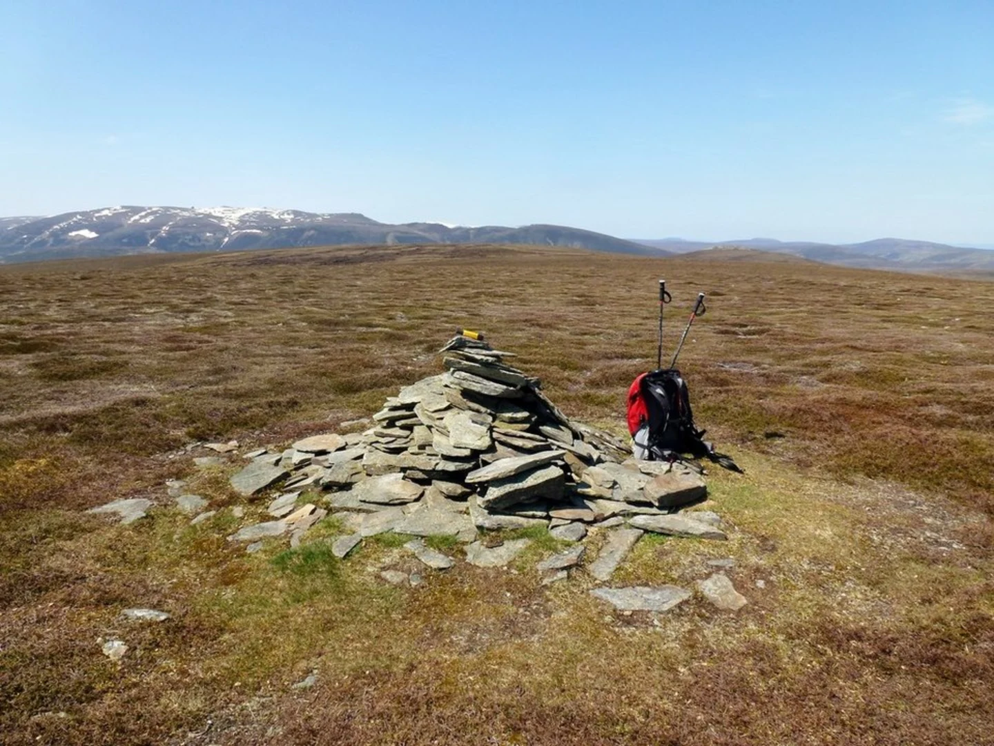 An image depicting the trail Brown Cow Hill and its surrounding area.