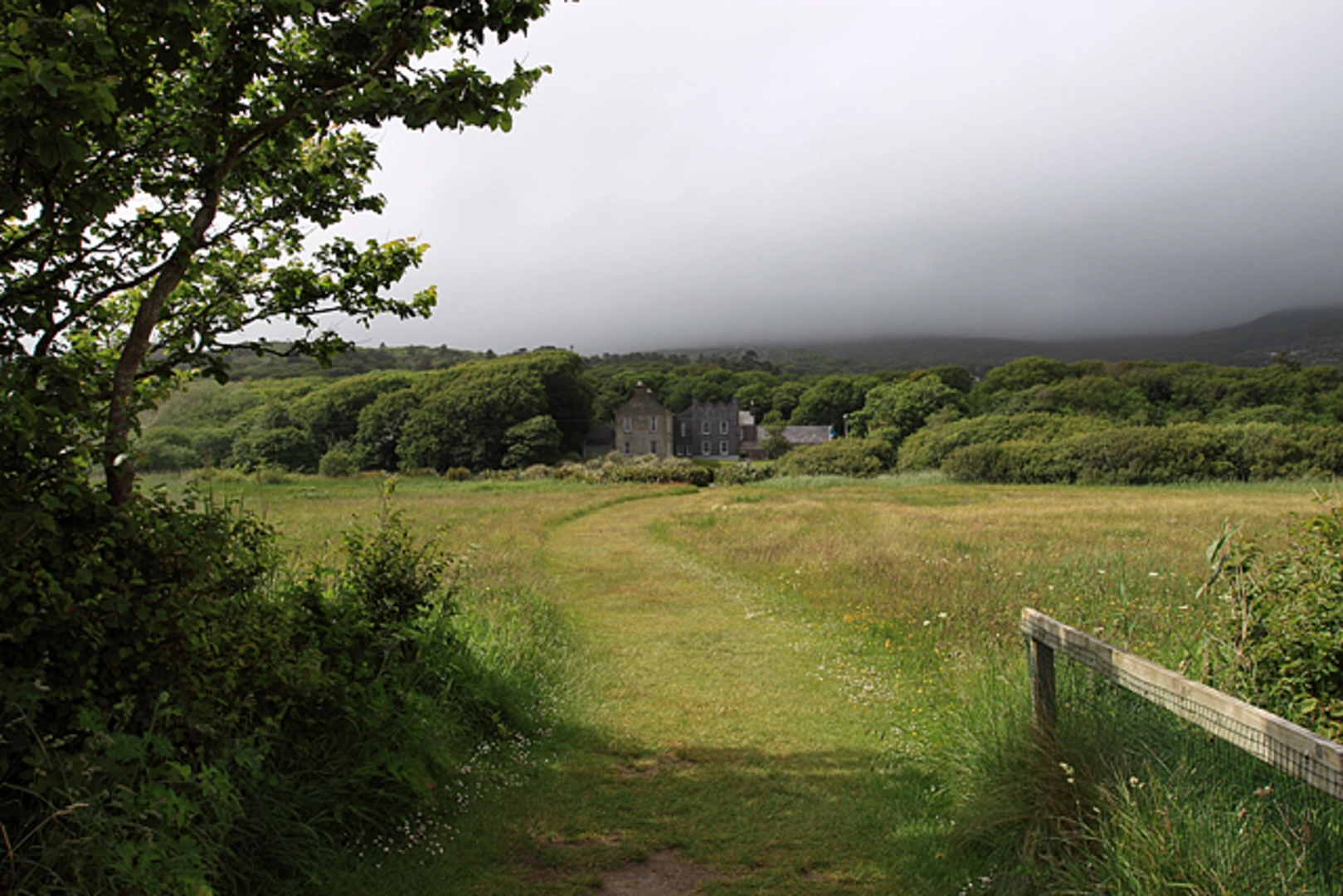 An image depicting the trail Derryname Loop via The Kerry Way and its surrounding area.