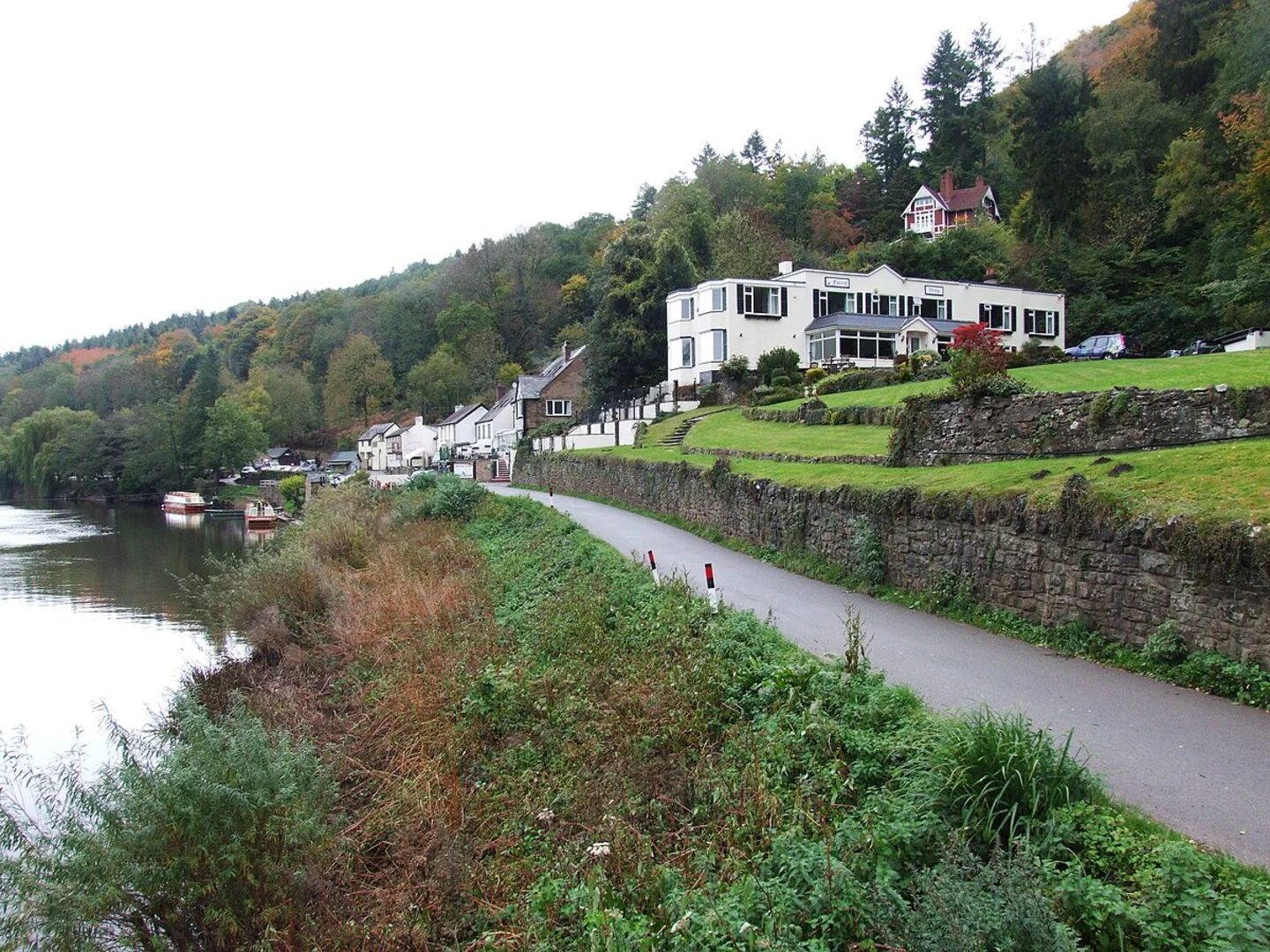 An image depicting the trail River Wye Walk from Symonds Yat East and its surrounding area.