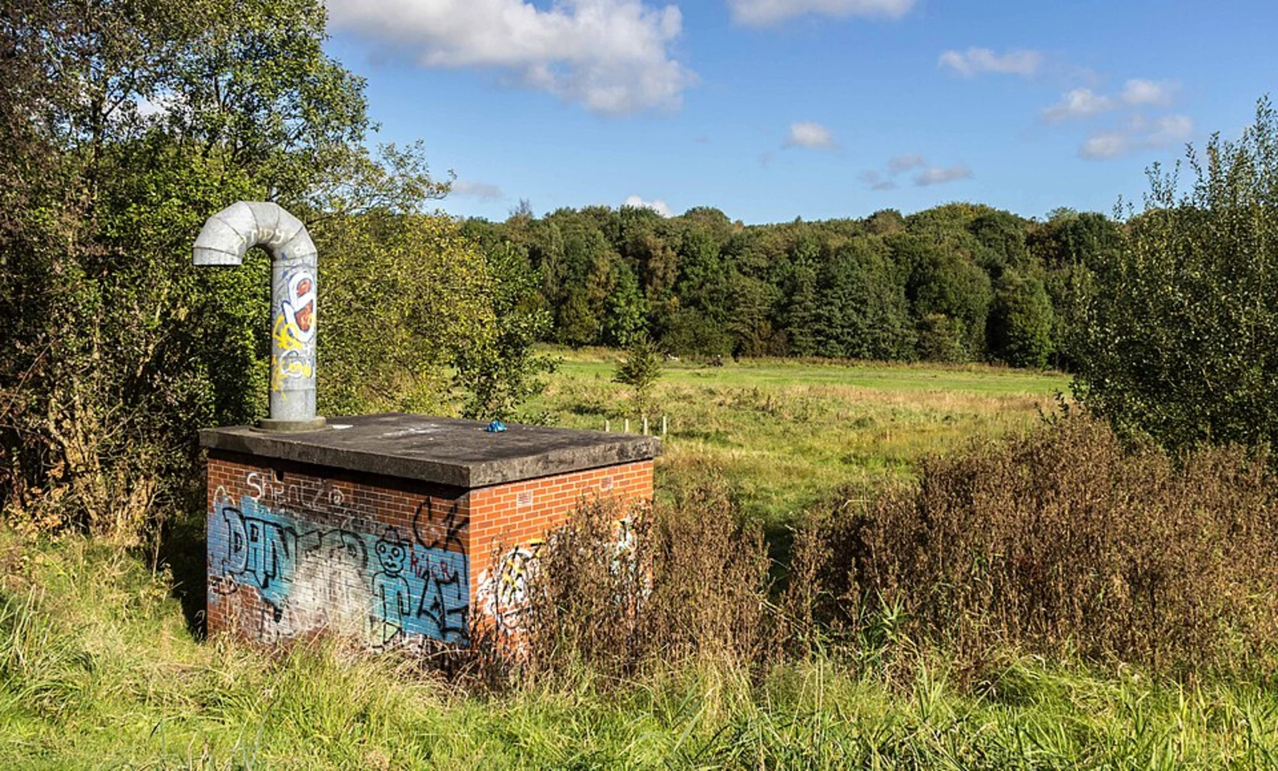 An image depicting the trail Holden Clough via Ashton to Oldham Greenway and its surrounding area.