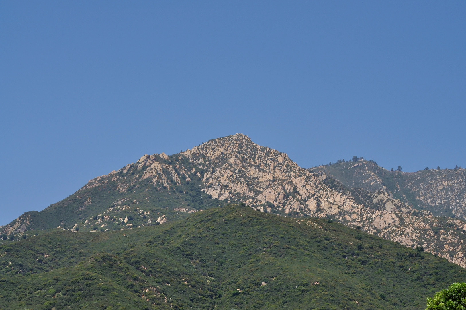 An image depicting the trail Arlington Peak Loop via Tunnel Trail and its surrounding area.