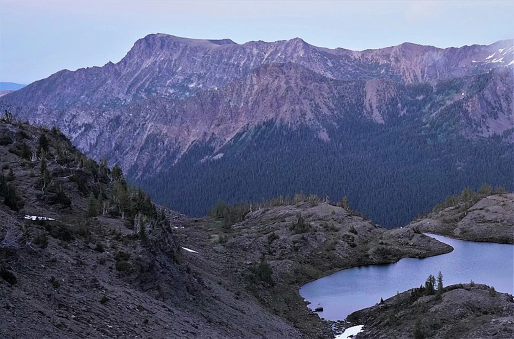 An image depicting the trail Chiwaukum Creek Trail to Lake Brigham and Lake Flora and its surrounding area.