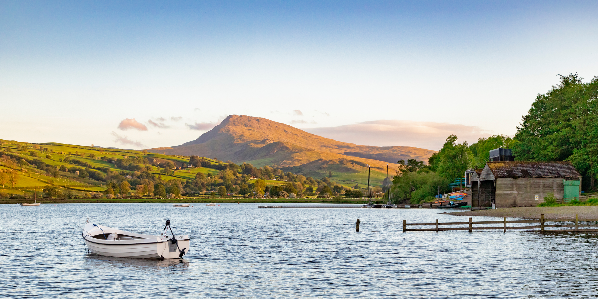 An image depicting the trail Llyn Tegid - Bala Lake Small Loop Walk and its surrounding area.