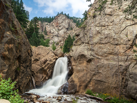 An image depicting the trail Boulder Falls and its surrounding area.
