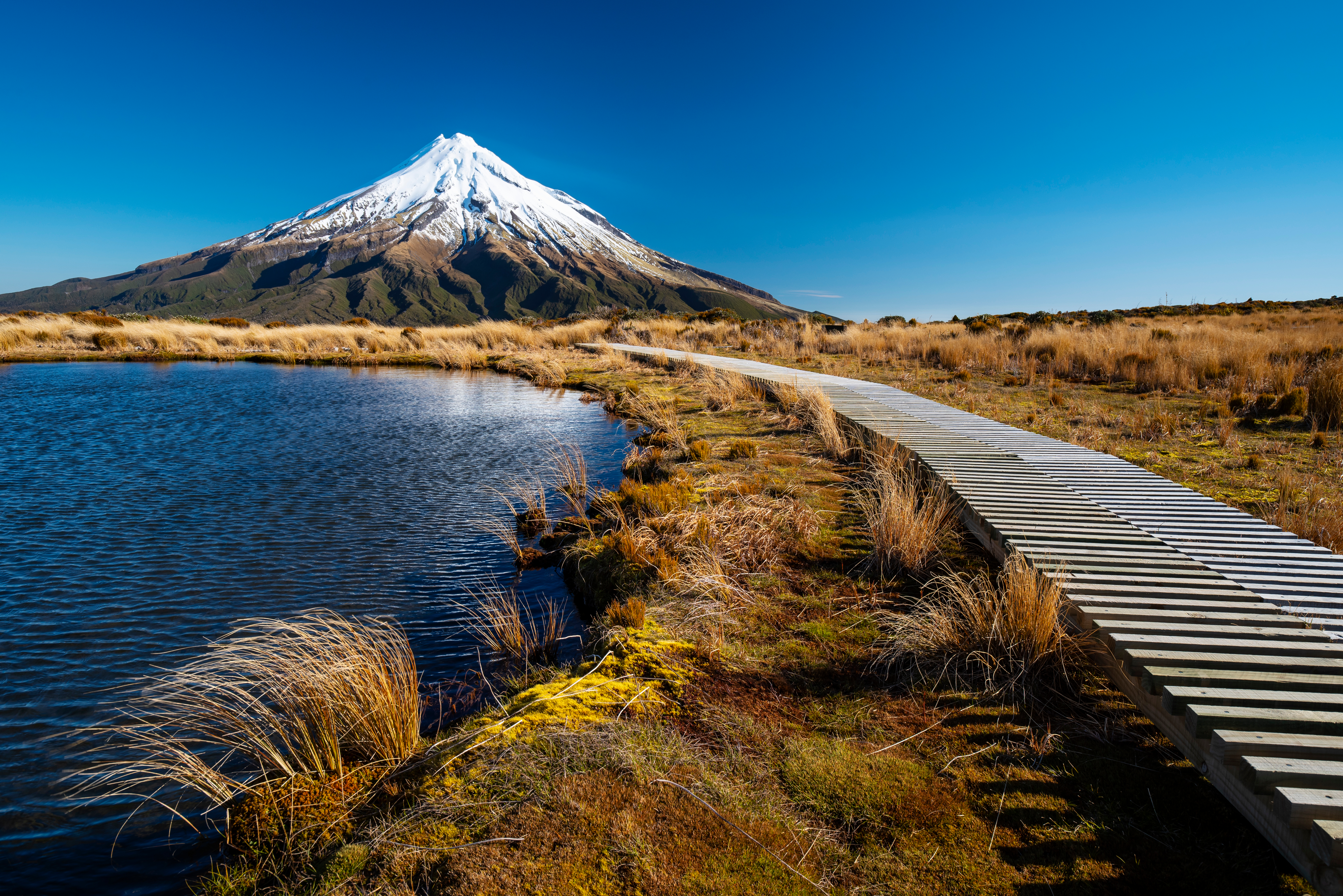 An image depicting the trail Egmont National Park and its surrounding area.