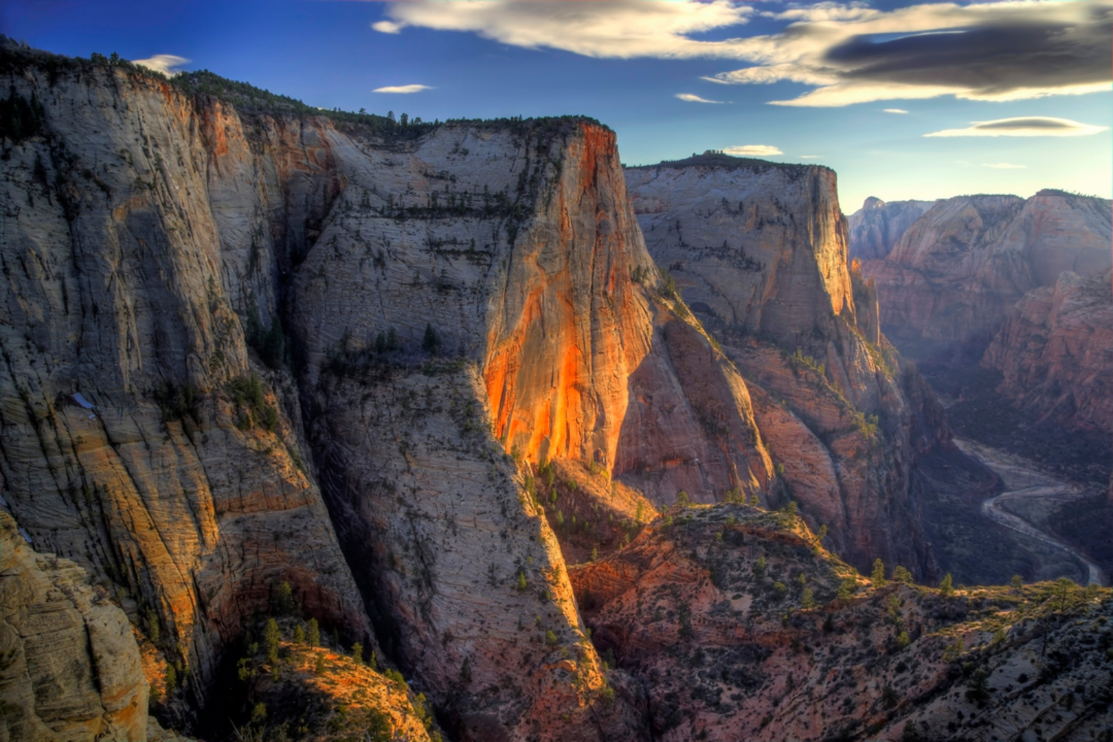 An image depicting the trail Cable Mountain via Stave Spring Trail and its surrounding area.