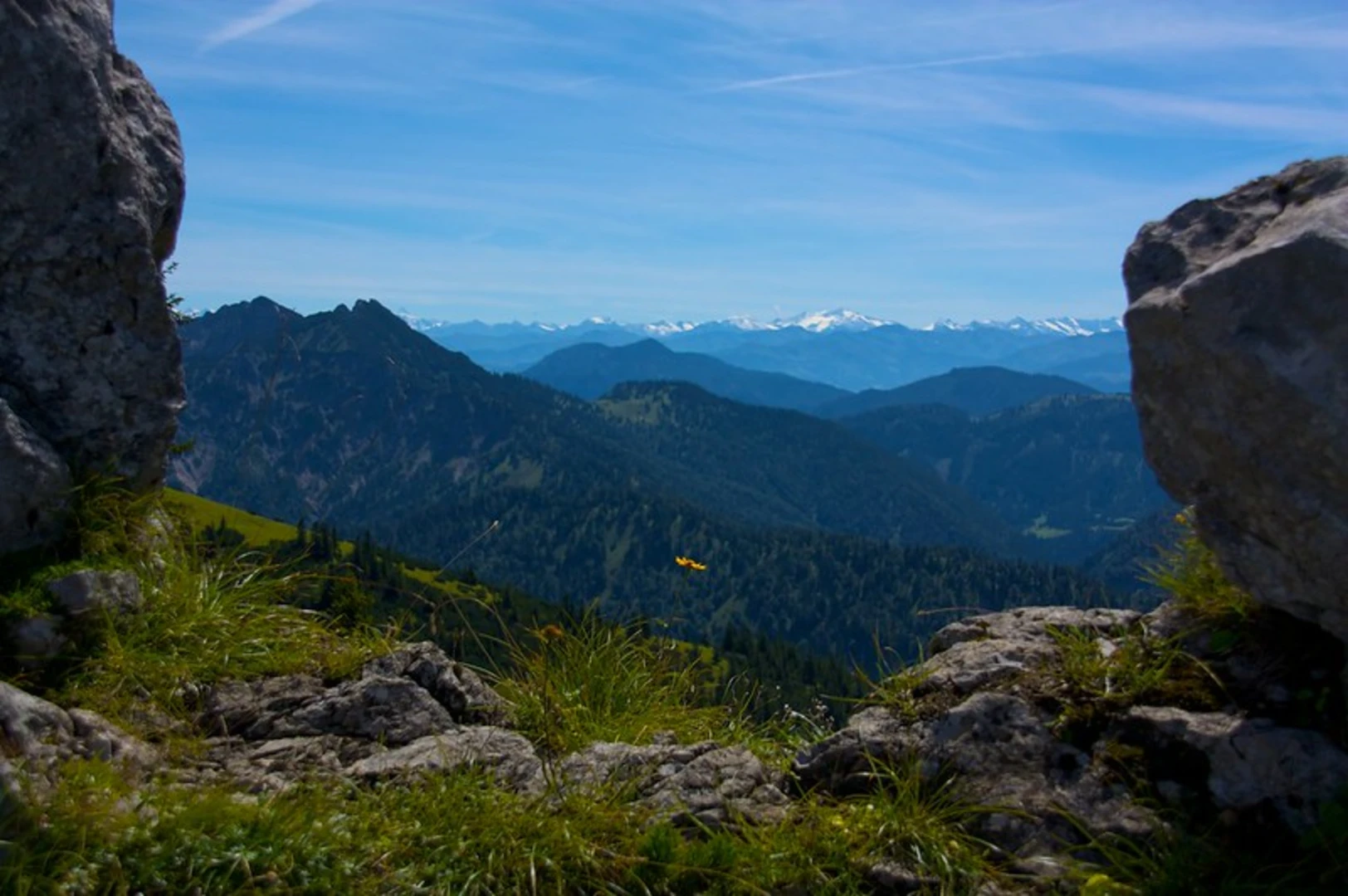 An image depicting the trail Risserkogel Peak Walk via AV Weg 616 and its surrounding area.