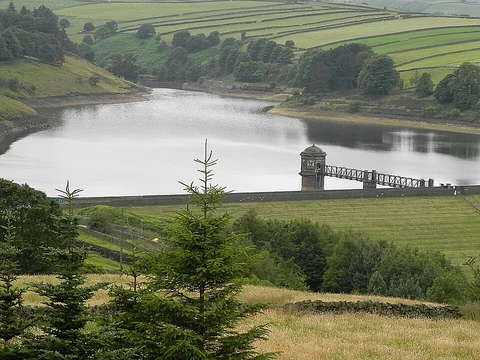 An image depicting the trail Bronte Way and Lower Laithe Reservoir and its surrounding area.