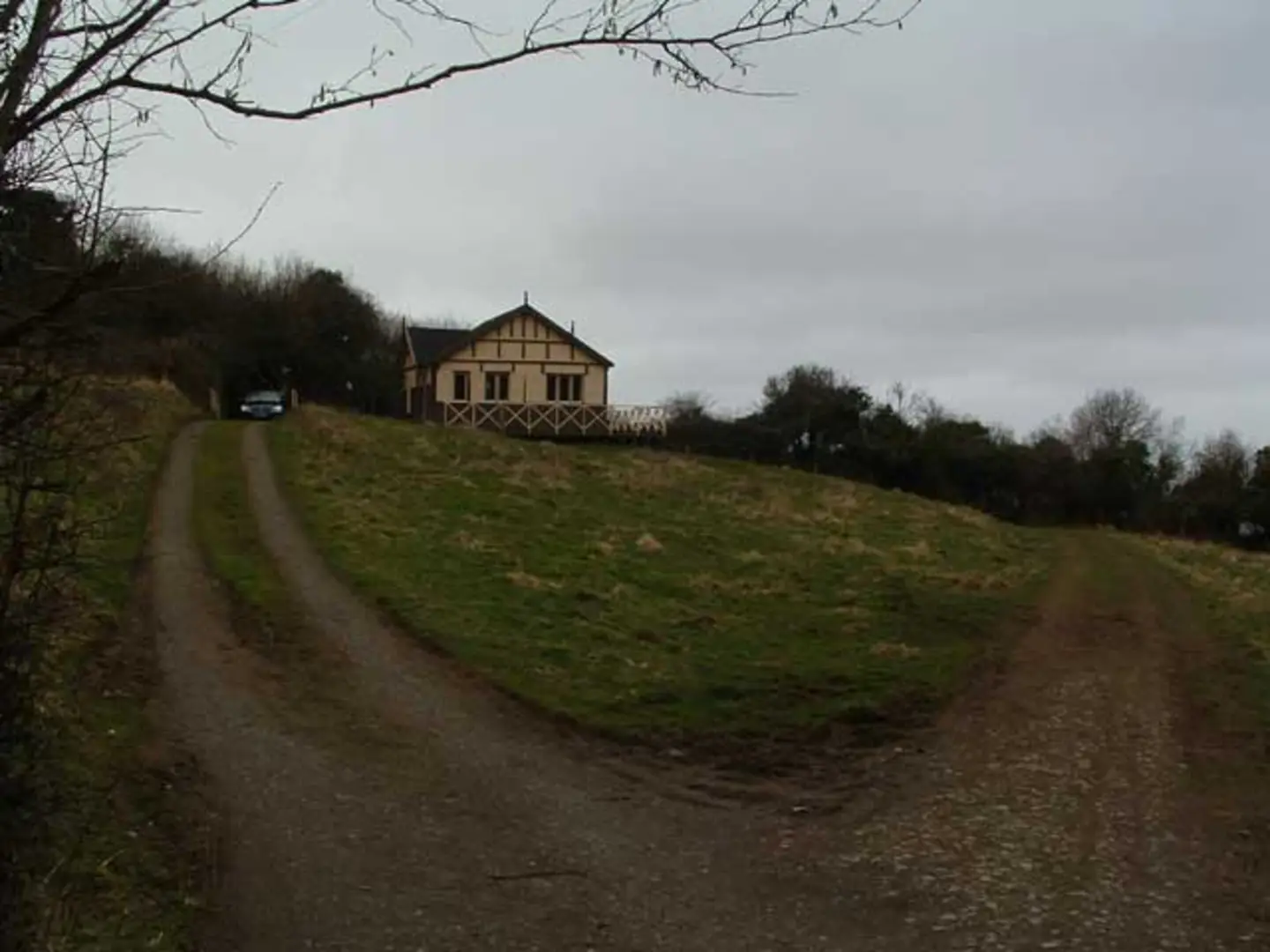 An image depicting the trail Worthygate Wood, Sloo Wood and Peppercombe Castle Loop and its surrounding area.