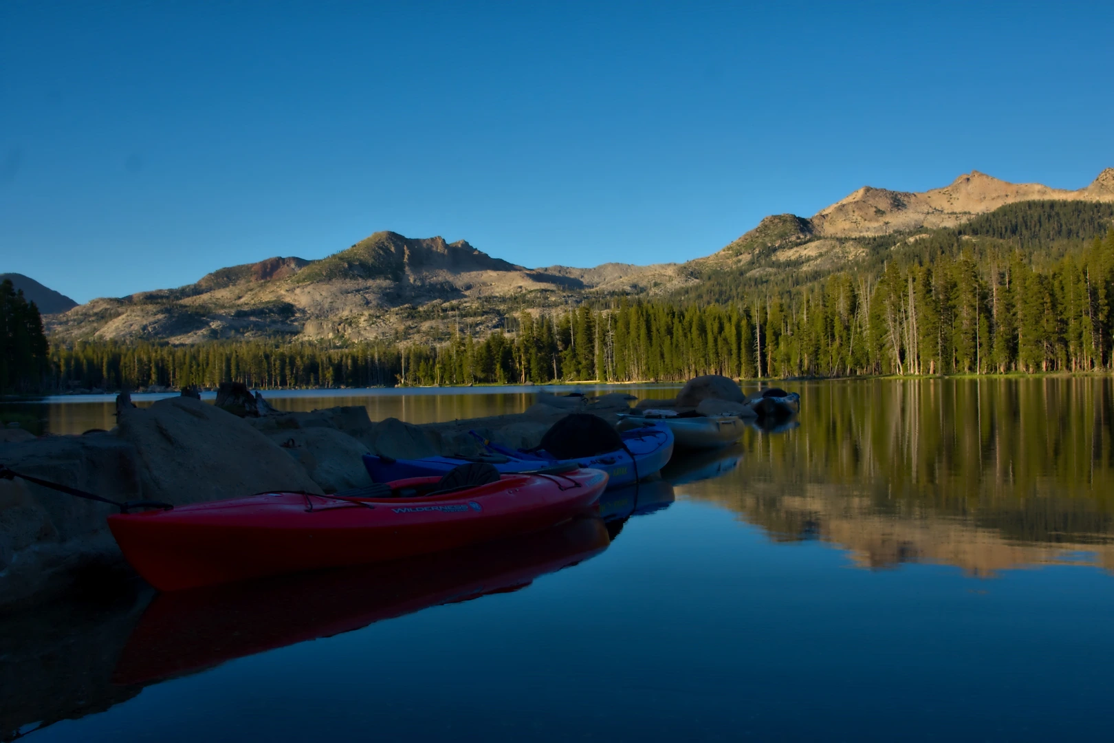 An image depicting the trail Twin Lakes Trail - Wrights Lake and its surrounding area.