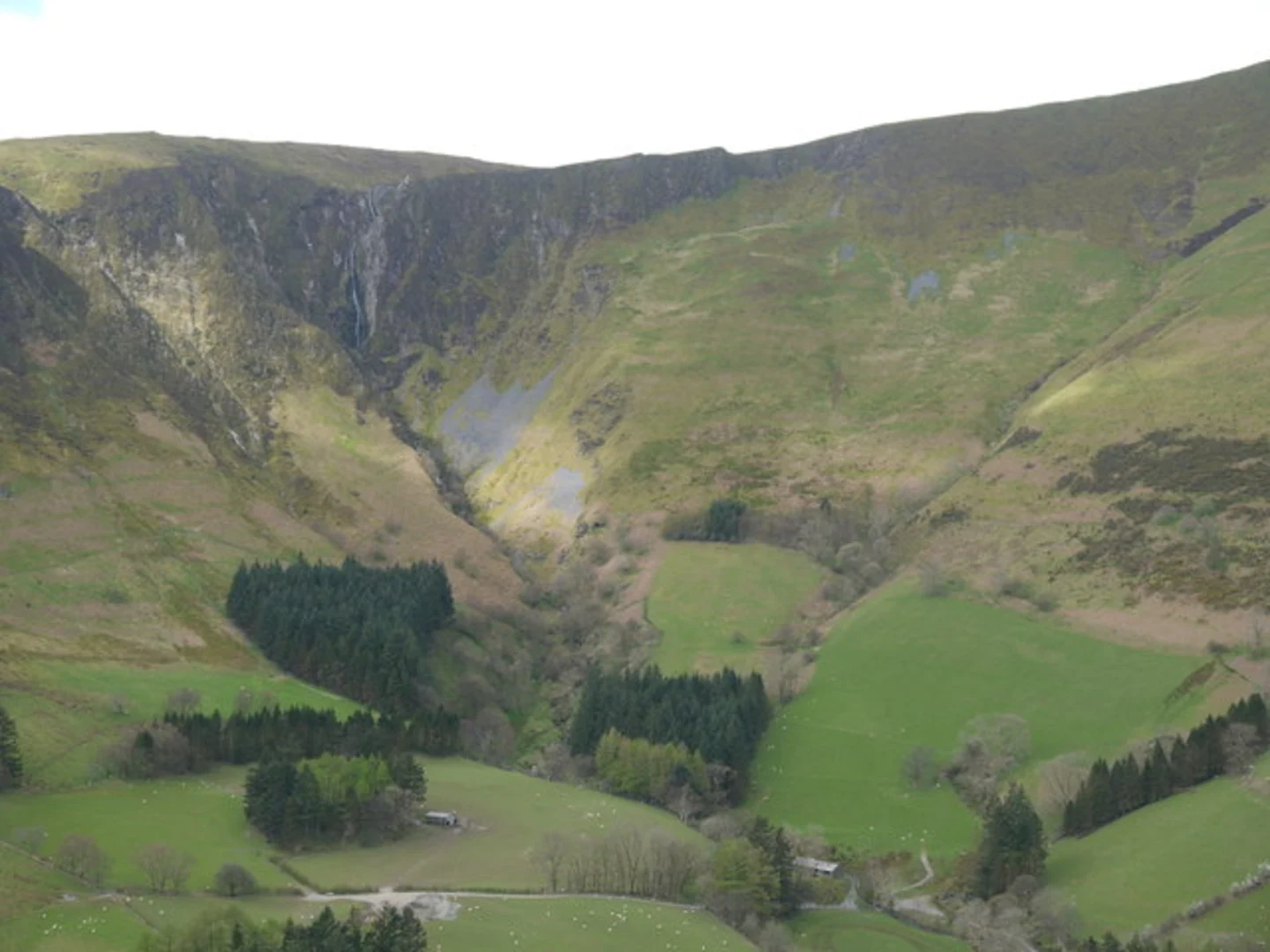 An image depicting the trail Waun Oer and Maesglase and its surrounding area.