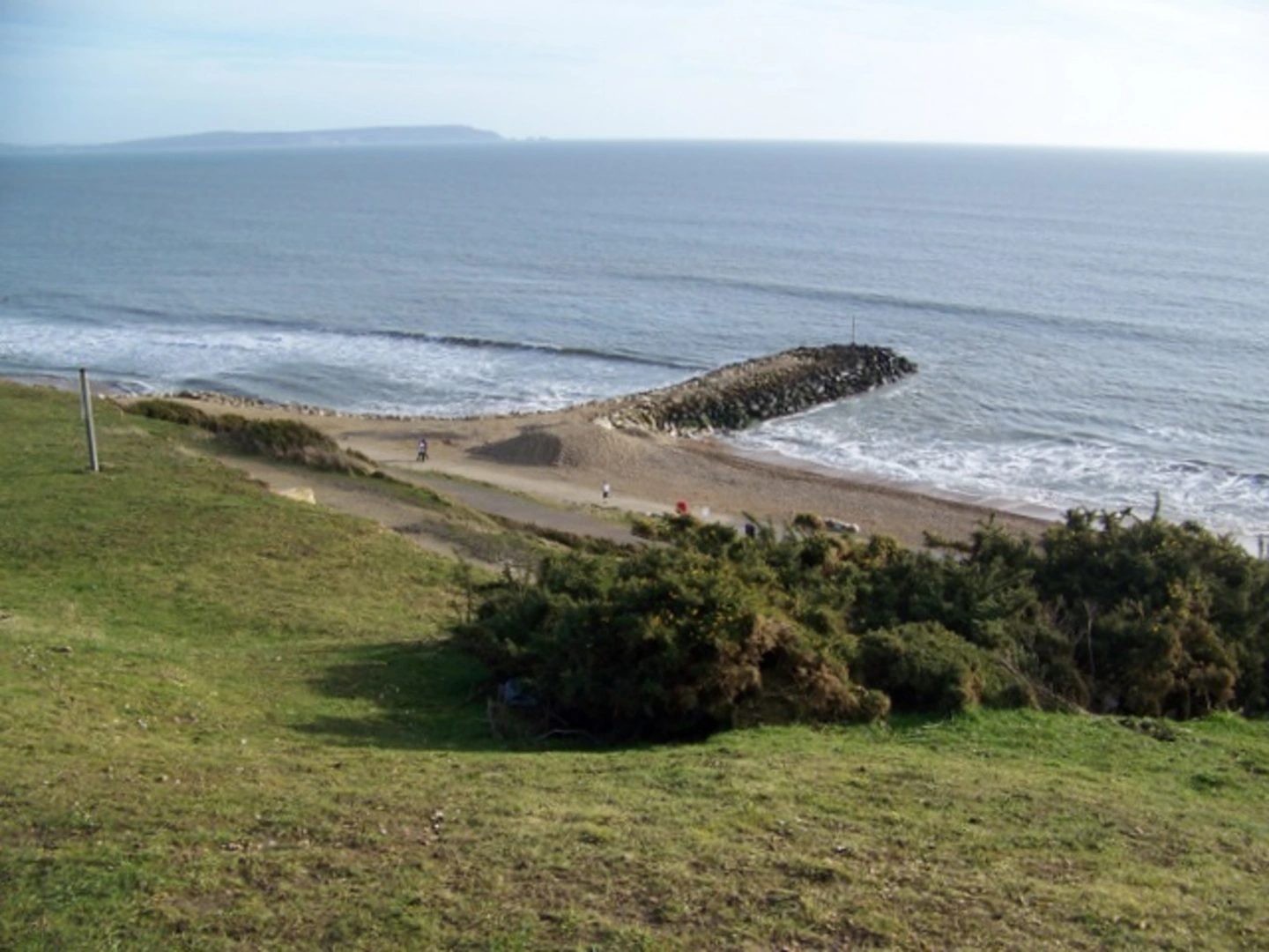An image depicting the trail Highcliffe Castle and Coast Loop and its surrounding area.