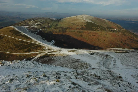 An image depicting the trail North Hill and Table Hill via N Walk and Lady Howard De Walden Dr and its surrounding area.