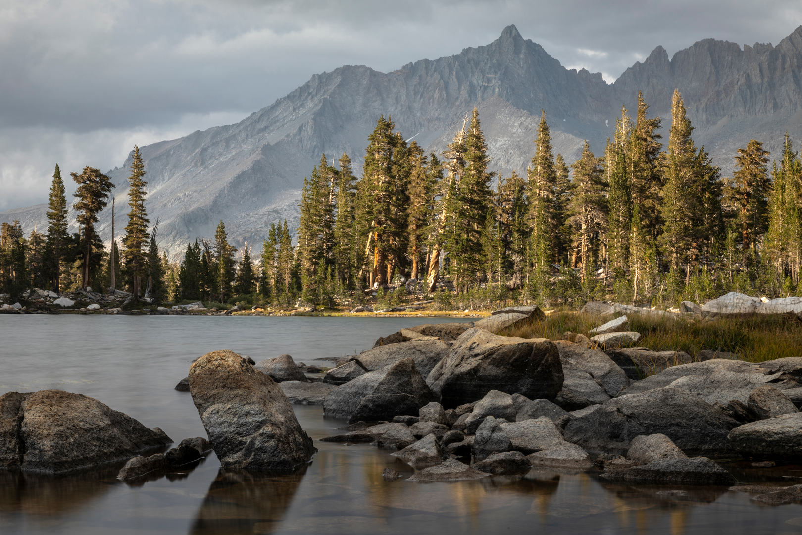 An image depicting the trail Mineral King And Little Five Lakes Loop and its surrounding area.