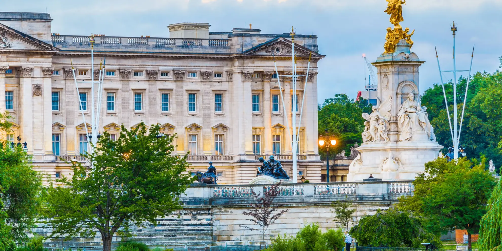 An image depicting the trail Green Park to Trafalgar Square and its surrounding area.