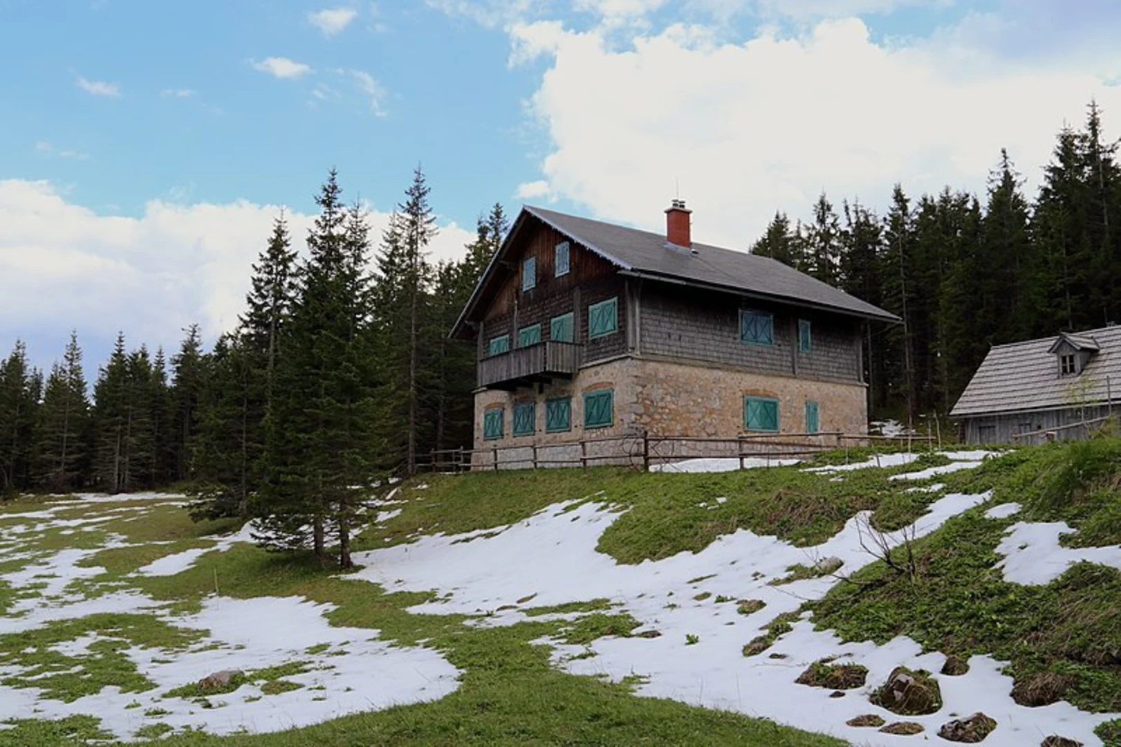 An image depicting the trail BergZeitReise Tagestourentipp - Falkenstein- und Lachalm and its surrounding area.