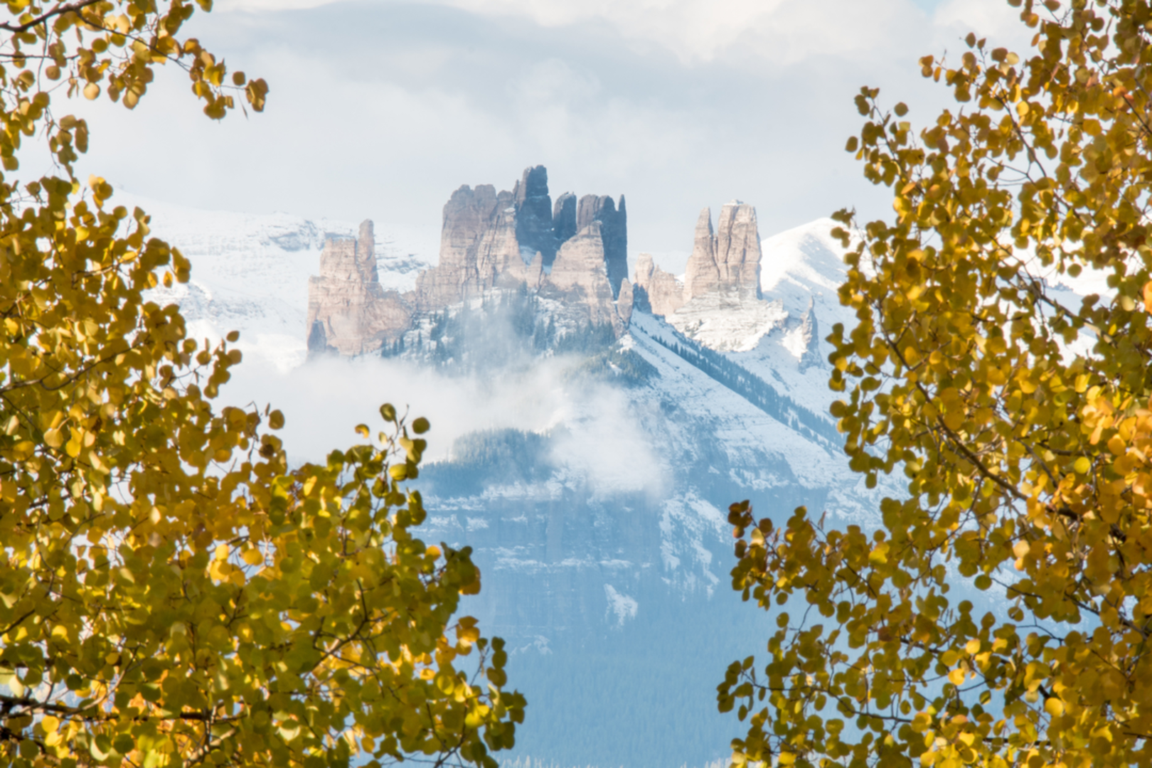An image depicting the trail Mendicant Ridge via Bald Mountain Tie in Trail and its surrounding area.