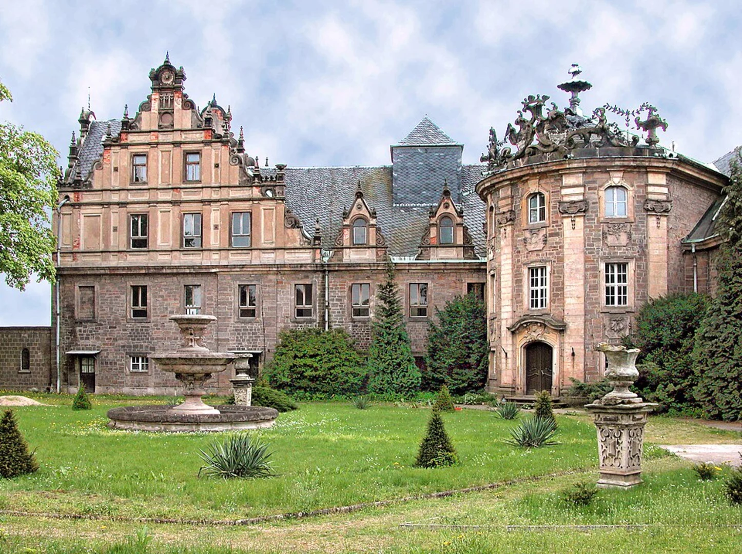 An image depicting the trail Zur Wetterfahne and Lutherweg Sachsen Anhalt Loop and its surrounding area.