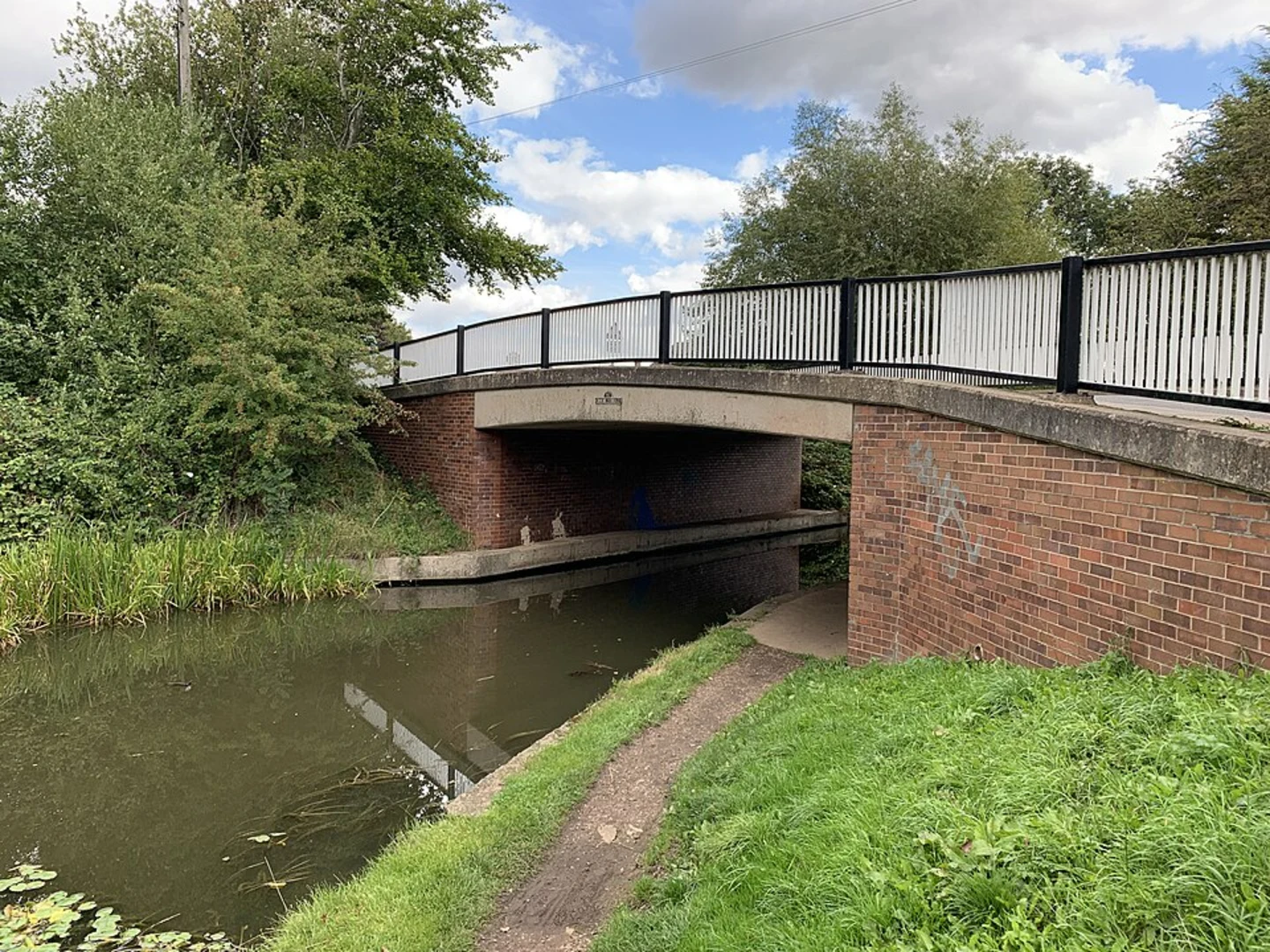 An image depicting the trail Grand Union Canal Towing Path from Wigston to Cow Mill Bridge and its surrounding area.