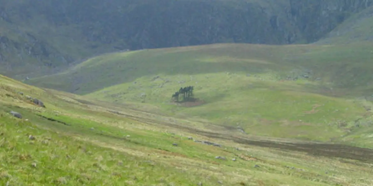 Garnedd Uchaf and Llyn Eigiau nr Tal-y-Bont