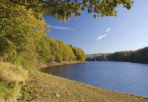 An image depicting the trail Ryburn Reservoir and Baitings Reservoir Walk and its surrounding area.