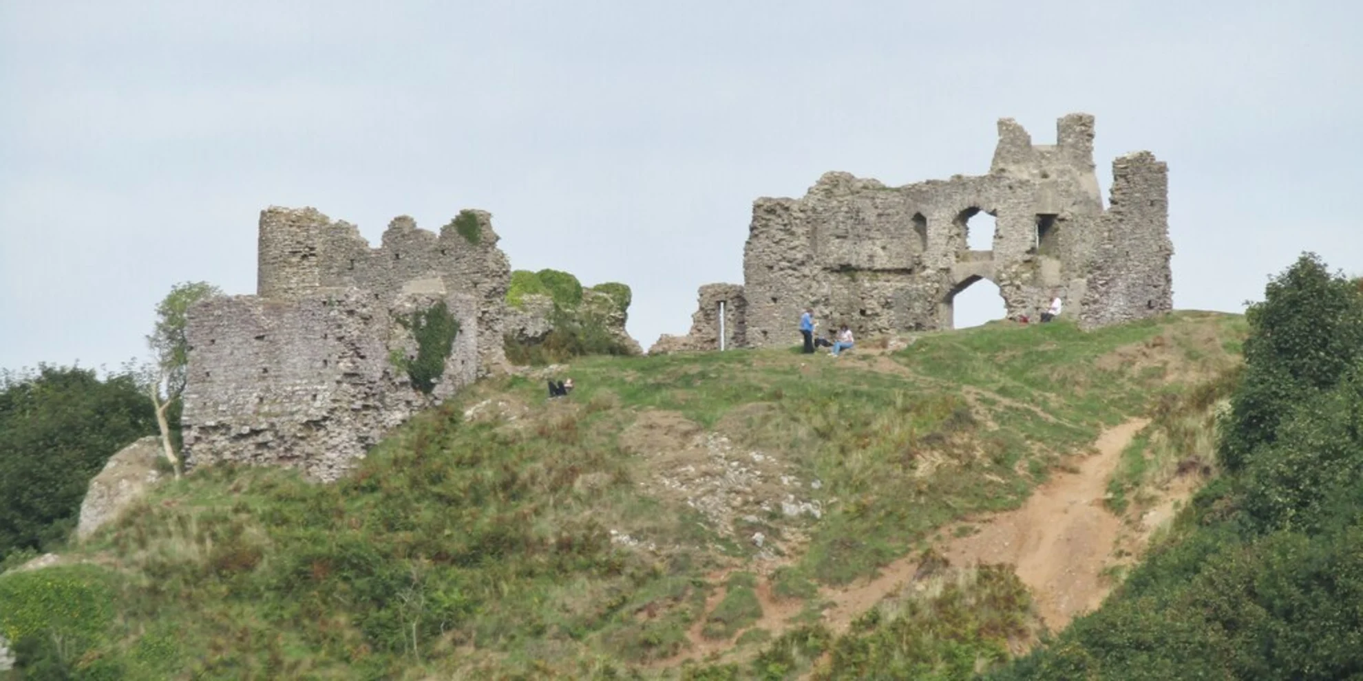 An image depicting the trail Pennard Castle Loop and its surrounding area.