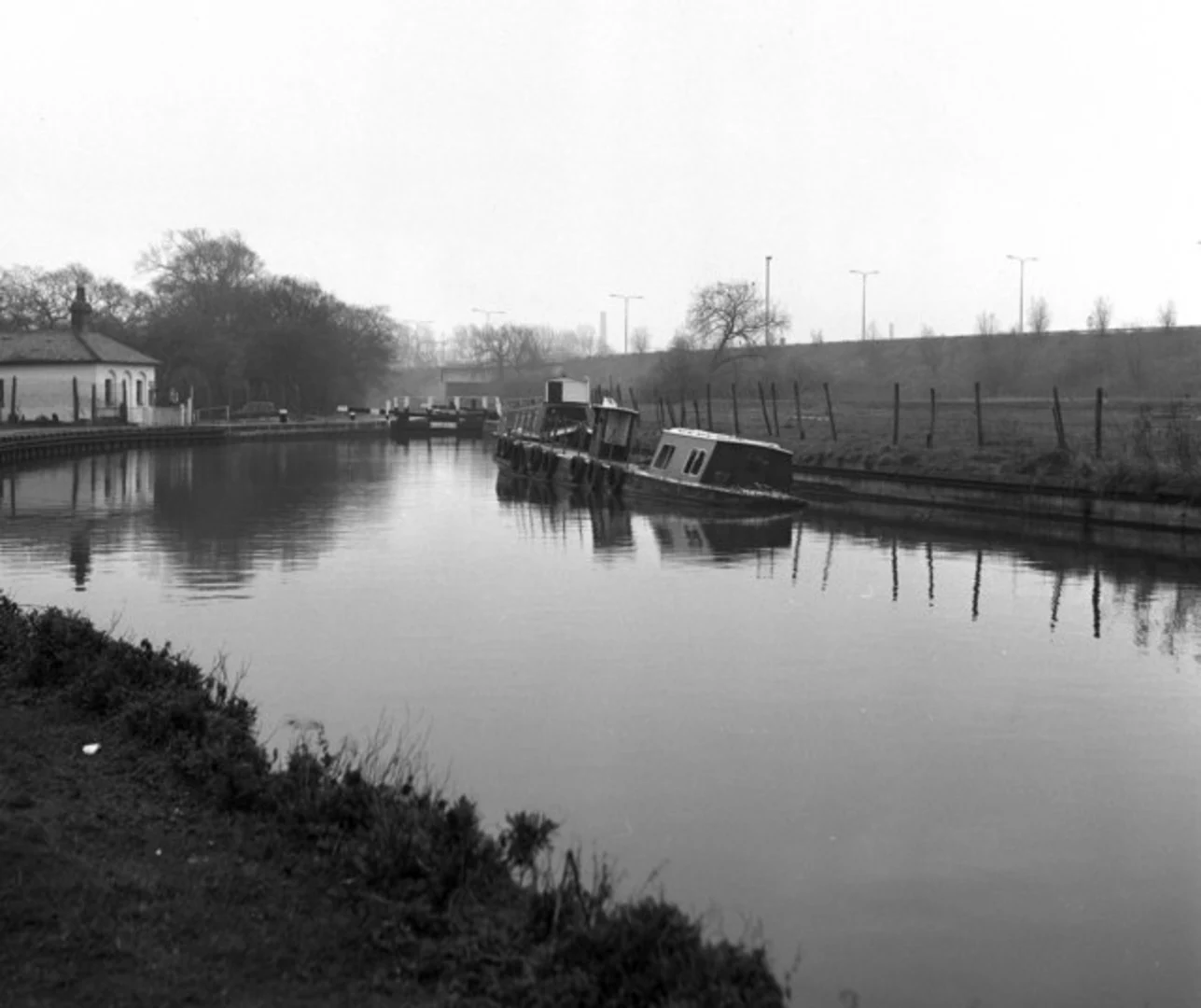 An image depicting the trail Kew Bridge to Greenford Walk and its surrounding area.