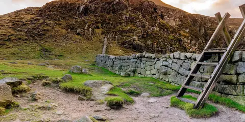 An image depicting the trail Slieve Bearnagh And Meelmore and its surrounding area.