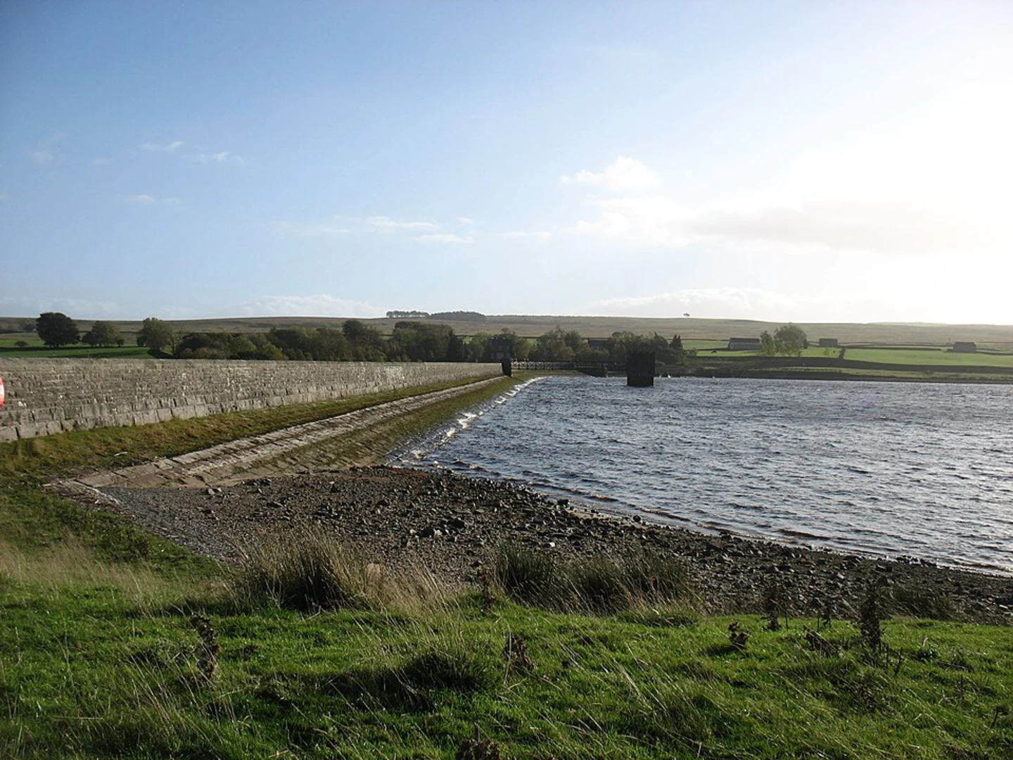 An image depicting the trail Hury Reservoir and Newhouse Bay Loop and its surrounding area.