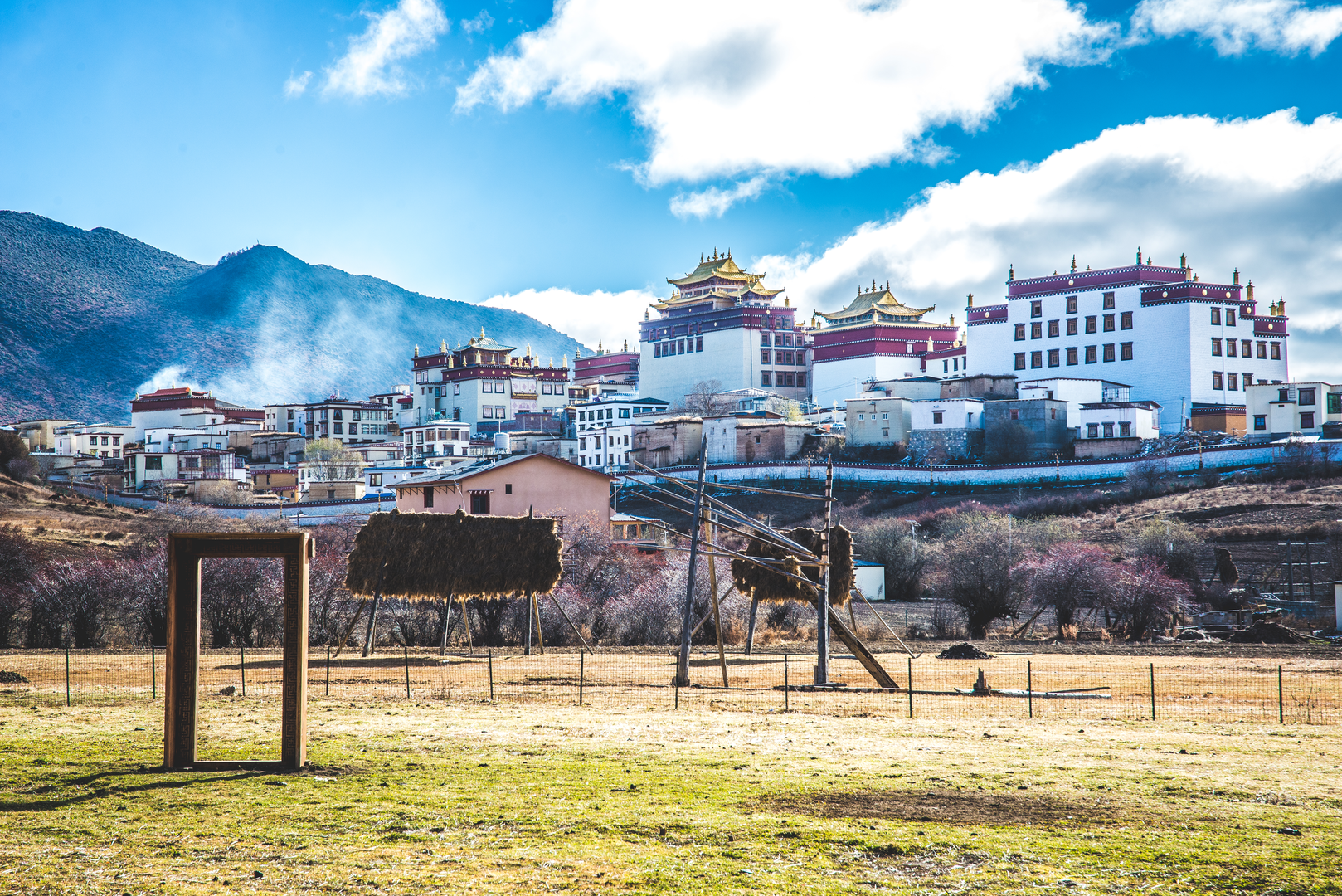 An image depicting the trail Ganden - Samye Trek and its surrounding area.