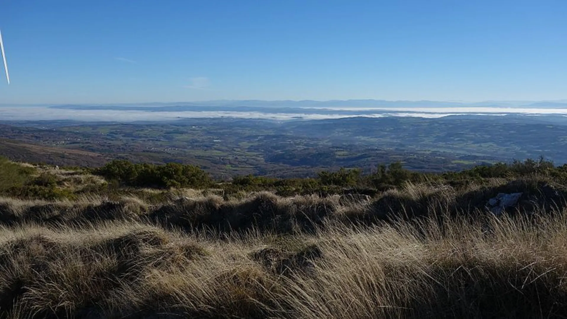 An image depicting the trail PR G 7 Rota do Faro and its surrounding area.