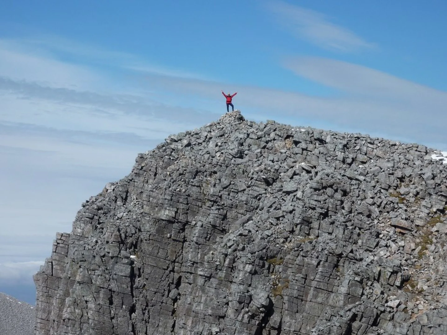 An image depicting the trail Sgurr Bàn and Mullach Coire Mhic Fhearchair Loop from Corrie Hallie and its surrounding area.