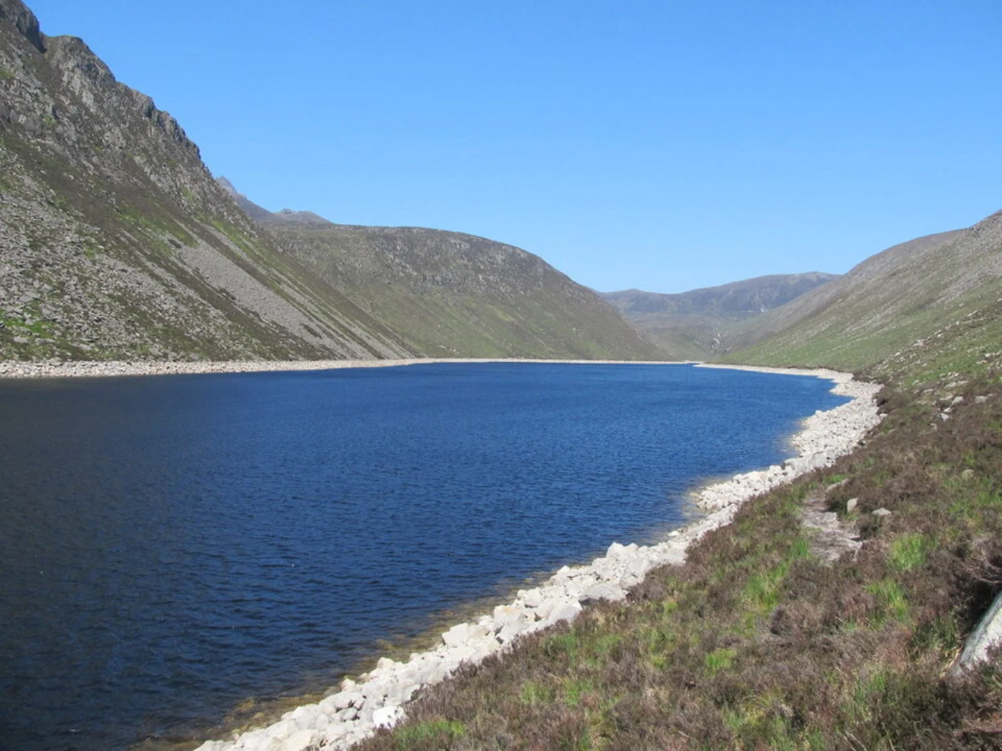 An image depicting the trail Ben Crom Reservoir Walk and its surrounding area.