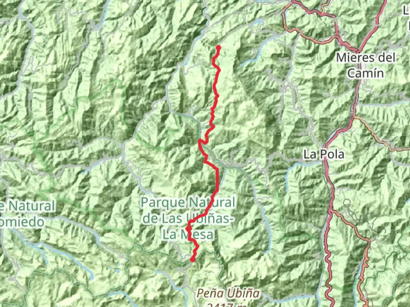 An image depicting the trail GR 207 Camín Real del Puerto de Ventana o Ruta de las reliquias and its surrounding area.