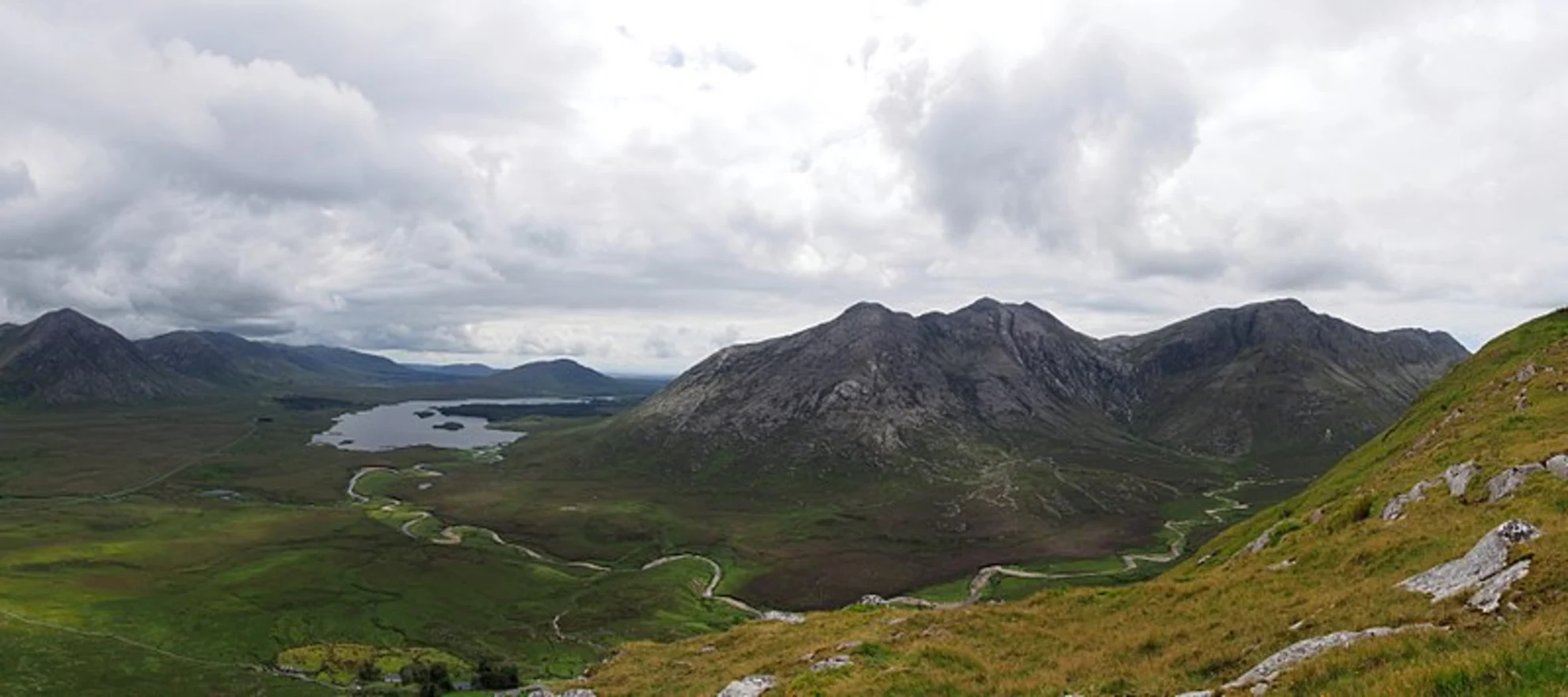 An image depicting the trail Gleninagh Loop and its surrounding area.
