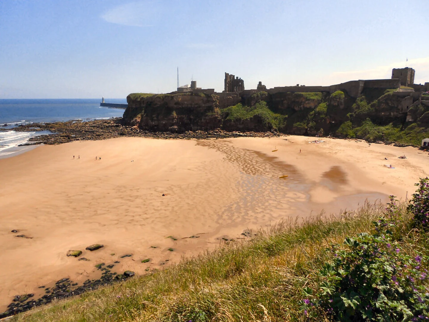 An image depicting the trail Newcastle to Tynemouth Walk and its surrounding area.