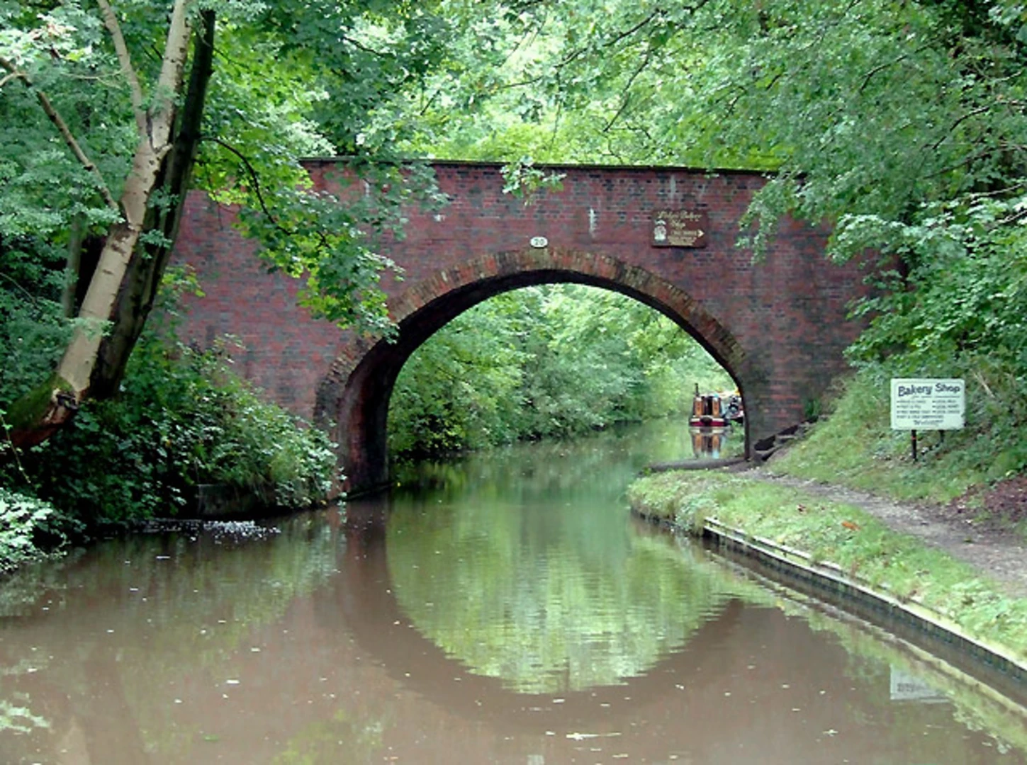 An image depicting the trail Shirley to Hockley Heath Walk and its surrounding area.